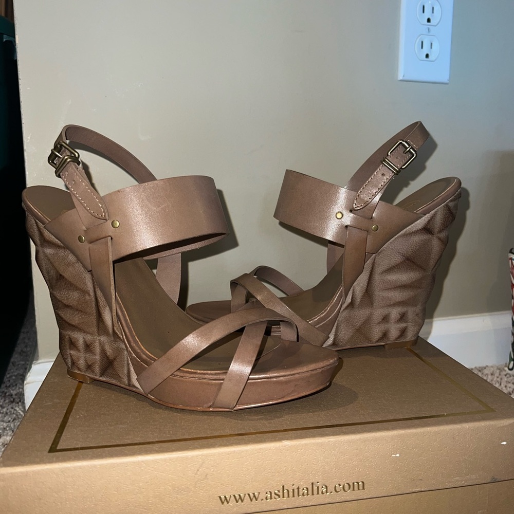 Women’s Size 9.5 Ashitalia Heels
